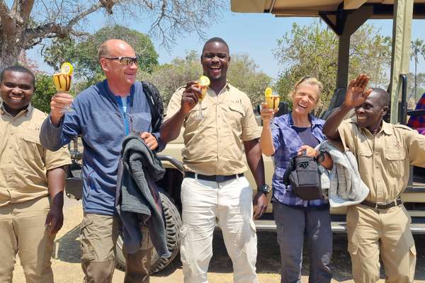 Tanjas Reisebericht: Eine Safari mit Planänderung, Schimpansen und ziemlich viel Magie