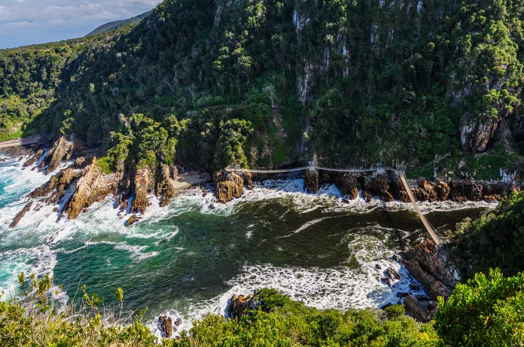 Hängebrücke über die Mündung des Storms River